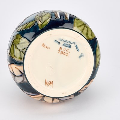 Lot 105 - A MOORCROFT POTTERY COLLECTORS CLUB VASE