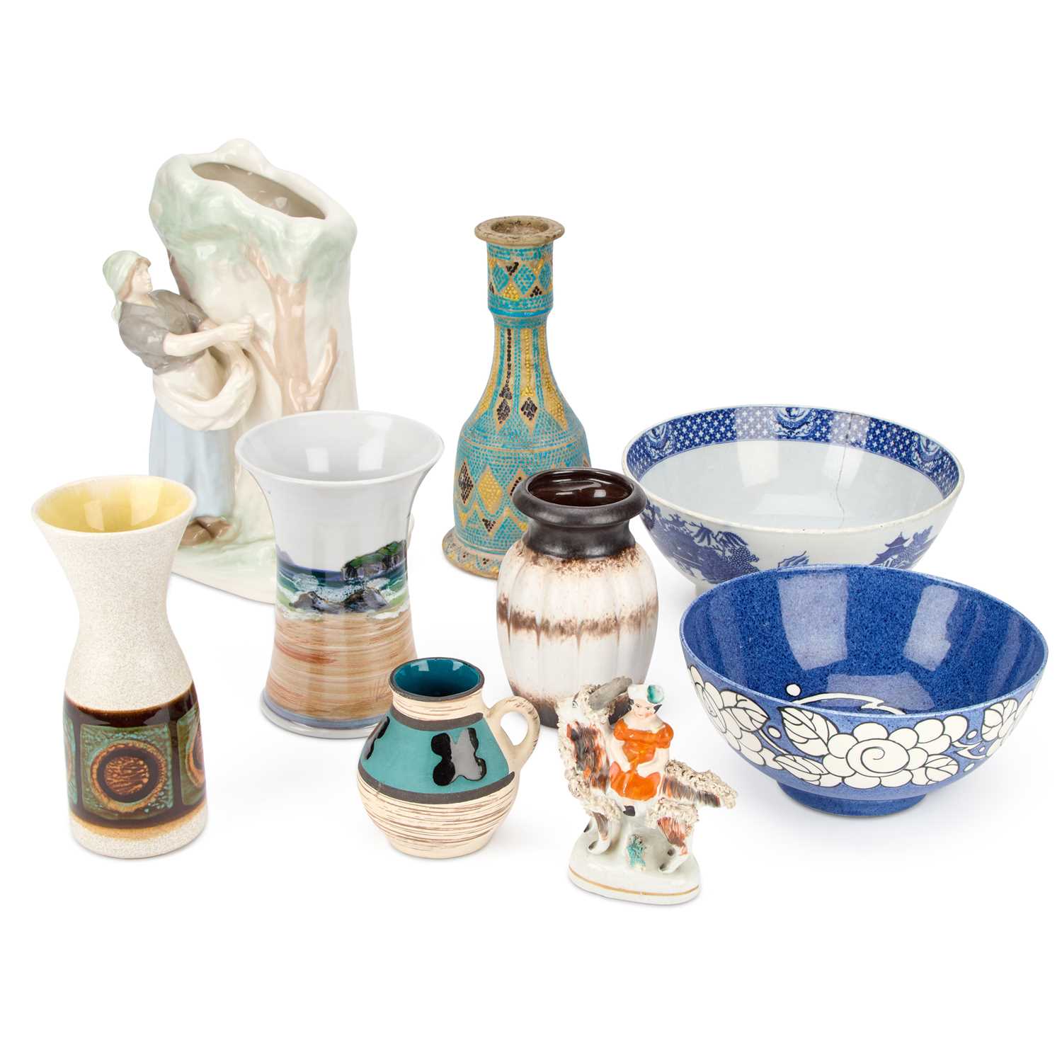 Lot 107 - A GROUP OF CERAMICS