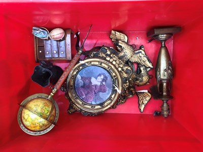 Lot 453 - A MIXED GROUP OF ITEMS
