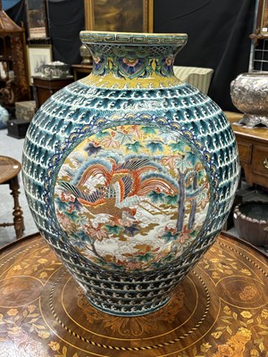 Lot 81 - A VERY LARGE JAPANESE ENAMEL DECORATED PORCELAIN VASE