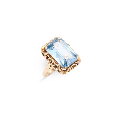 Lot 764 - AN BLUE SPINEL DRESS RING