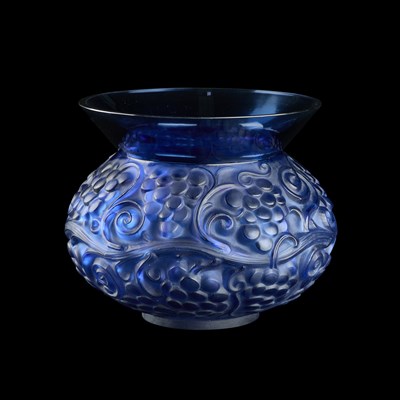 Lot 8 - RENÉ LALIQUE (FRENCH, 1860-1945), A 'FONTAINEBLEAU' VASE