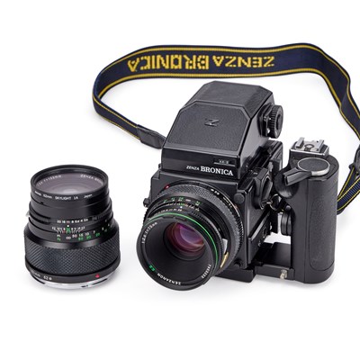 Lot 846 - A ZENZA BRONICA ETRSI MEDIUM FORMAT CAMERA AND ACCESSORIES