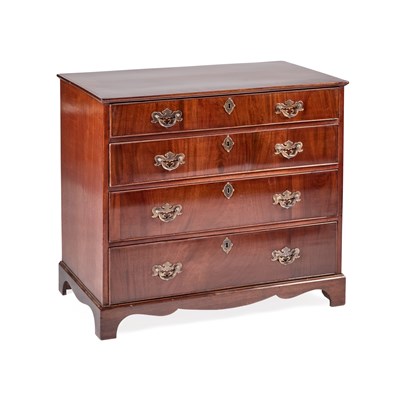 Lot 1041 - A MAHOGANY CHEST OF DRAWERS