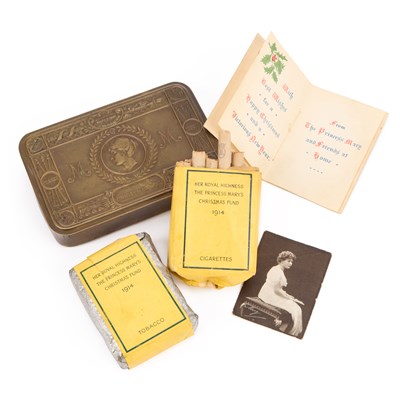 Lot 43 - A FIRST WORLD WAR PRINCESS MARY CHRISTMAS 1914 TIN WITH CONTENTS