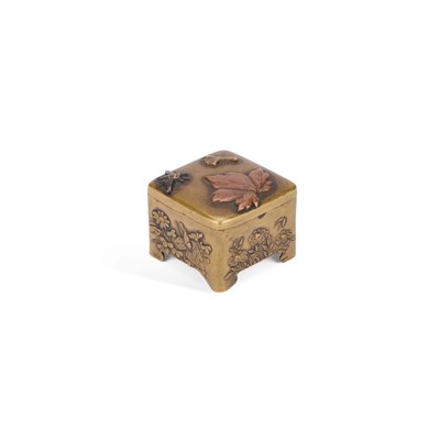 Lot 218 - A SMALL JAPANESE MIXED METALS BOX