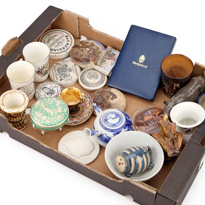 Lot 85 - A MIXED LOT OF CERAMICS