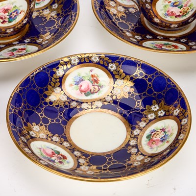 Lot 87 - A SET OF SIX ENGLISH PORCELAIN CUPS AND SAUCERS