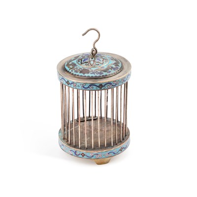 Lot 173 - A CHINESE SILVER AND ENAMEL CRICKET CAGE