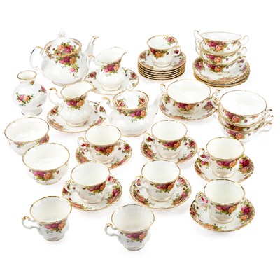 Lot 39 - A ROYAL ALBERT 'OLD COUNTRY ROSES' TEA SERVICE