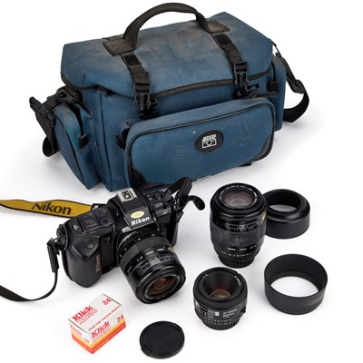 Lot 340 - A NIKON F-401 SLR CAMERA AND ACCESSORIES