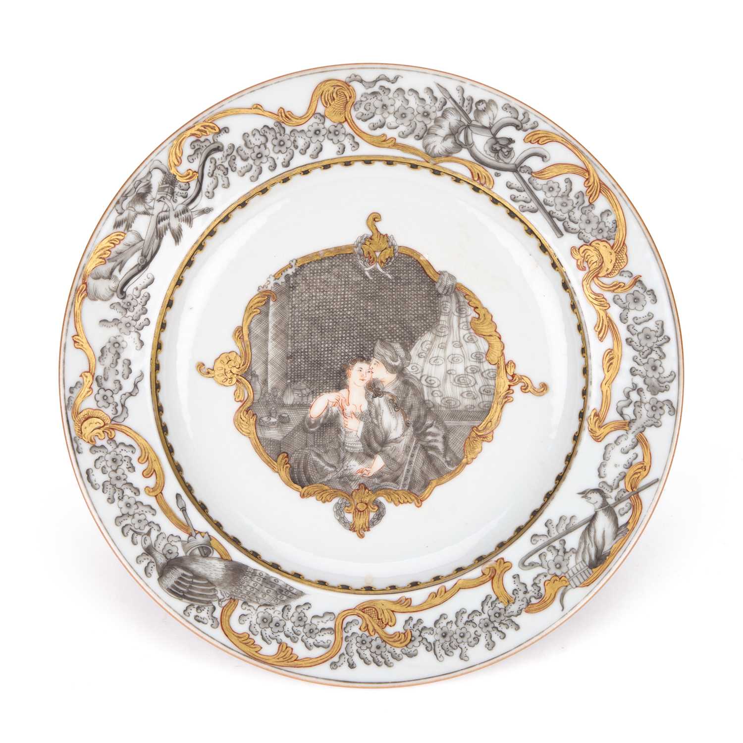 Lot 126 - A CHINESE GRISAILLE AND GILT-DECORATED PORCELAIN PLATE