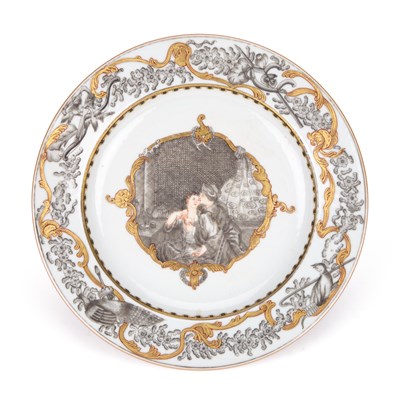 Lot 126 - A CHINESE GRISAILLE AND GILT-DECORATED PORCELAIN PLATE