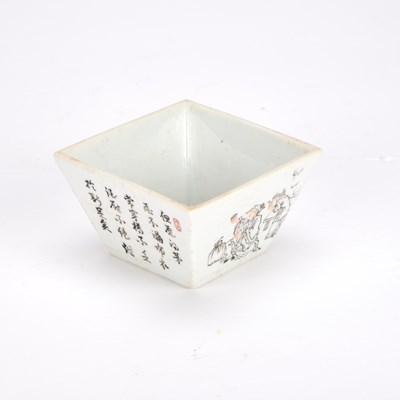 Lot 162 - A CHINESE PORCELAIN SQUARE CUP