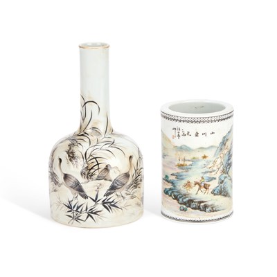 Lot 164 - AN EARLY 20TH CENTURY CHINESE PORCELAIN MALLET-SHAPED VASE AND 'LANDSCAPE' BRUSH POT