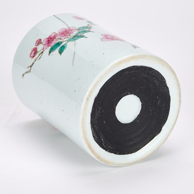 Lot 131 - A 19TH CENTURY CHINESE FAMILLE ROSE PORCELAIN BRUSH POT