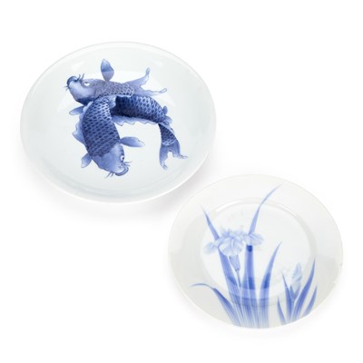 Lot 120 - A JAPANESE PORCELAIN BLUE AND WHITE 'CARP' DISH