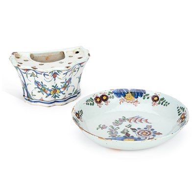 Lot 51 - AN 18TH CENTURY DELFT POLYCHROME BOUGH POT AND A DELFT POLYCHROME BOWL