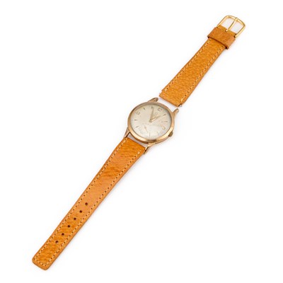 Lot 604 - A GENTS 9CT GOLD OMEGA STRAP WATCH