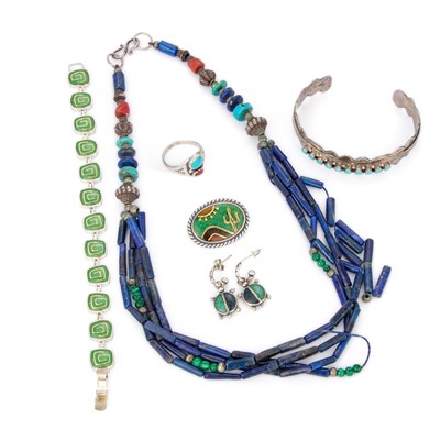 Lot 656 - A GROUP OF NATIVE AMERICAN NAVAJO JEWELLERY