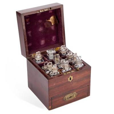 Lot 1085 - A WILLIAM IV BRASS AND MAHOGANY MILITARY STYLE APOTHECARY BOX