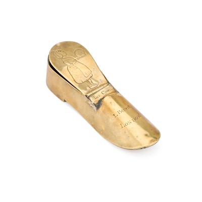 Lot 806 - A 19TH CENTURY BRASS SNUFF BOX