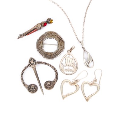 Lot 734 - A GROUP OF CELTIC JEWELLERY