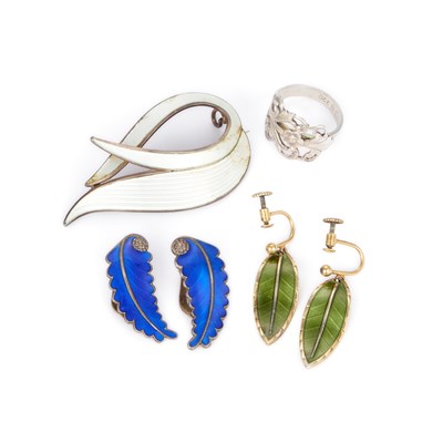 Lot 686 - A GROUP OF NORWEGIAN SILVER JEWELLERY