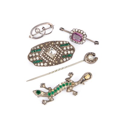 Lot 739 - A GROUP OF BROOCHES