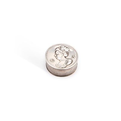 Lot 589 - A QUEEN ANNE SILVER COUNTER BOX