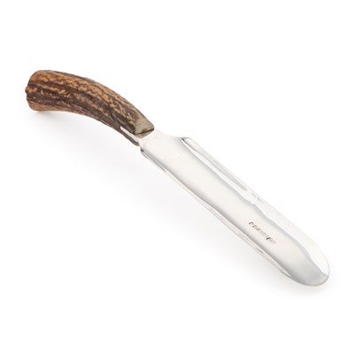 Lot 307 - A LARGE ELIZABETH II SILVER AND HORN-HANDLED SHOE HORN