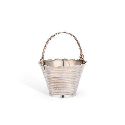 Lot 553 - AN EARLY GEORGE III SILVER CREAM PAIL