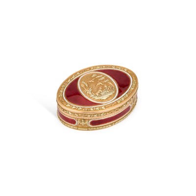 Lot 810 - A LOUIS XVI VARI-COLOUR GOLD AND ENAMEL SNUFF BOX