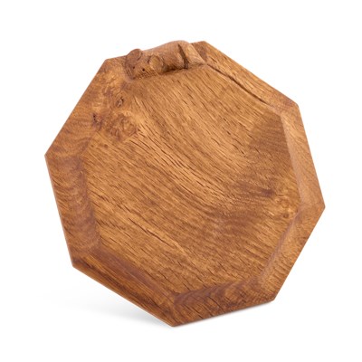 Lot 1133 - ROBERT THOMPSON OF KILBURN, A MOUSEMAN OAK SMALL CHOPPING BOARD OR TEAPOT STAND