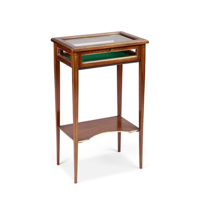 Lot 1031 - AN EARLY 20TH CENTURY BRASS-MOUNTED MAHOGANY BIJOUTERIE TABLE
