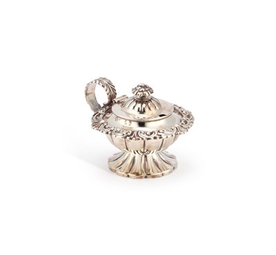 Lot 462 - A GEORGE IV SILVER MUSTARD POT