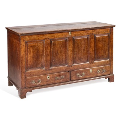 Lot 1109 - AN 18TH CENTURY OAK MULE CHEST
