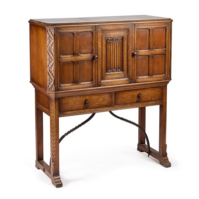 Lot 1094 - A 20TH CENTURY OAK BUFFET CUPBOARD