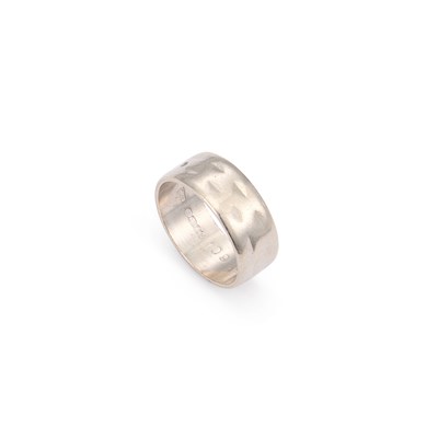 Lot 701 - AN 18 CARAT WHITE GOLD BROAD BAND RING