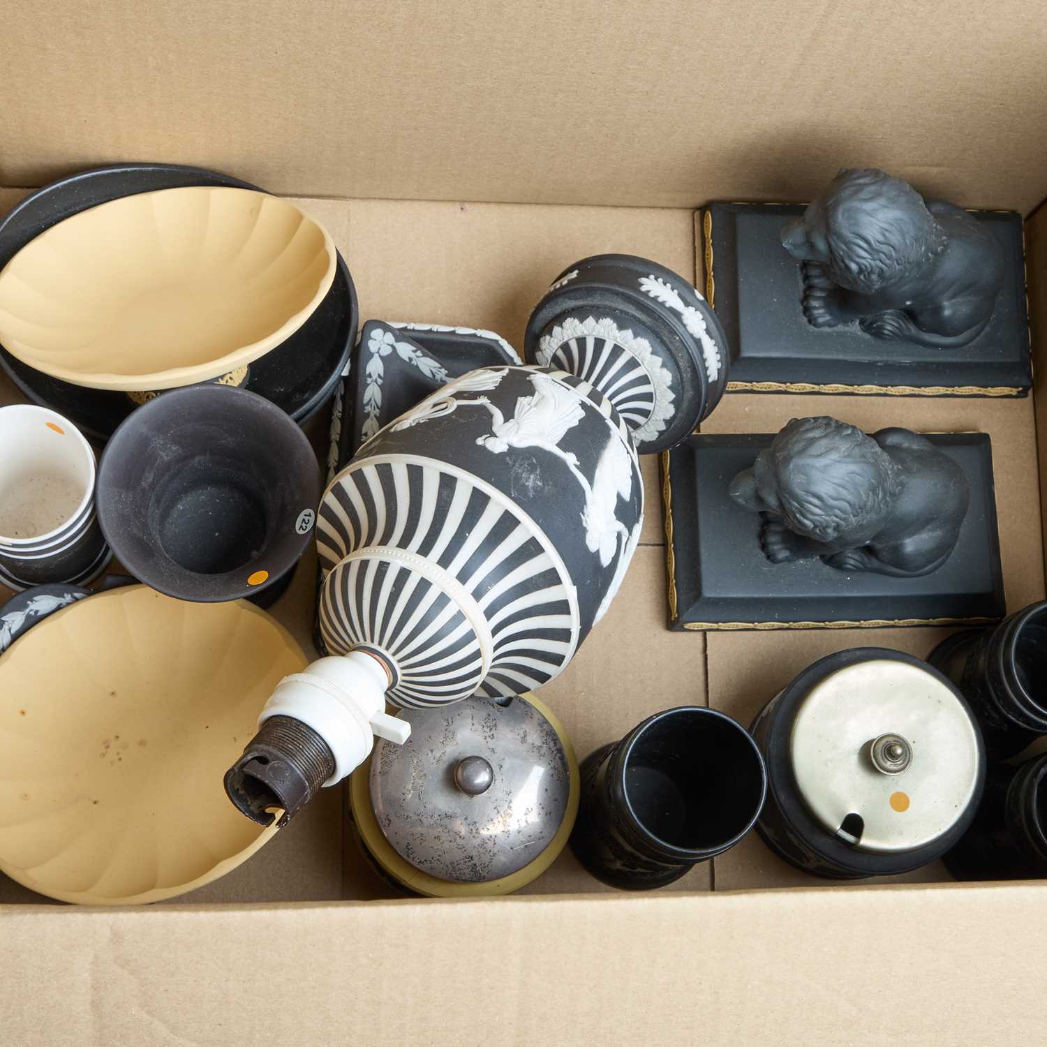 Lot 186 - A BOX OF WEDGWOOD JASPERWARE INCLUDING A PAIR OF BLACK BASALT LIONS