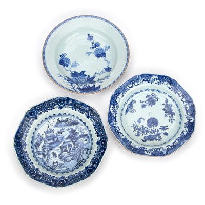 Lot 127 - THREE 18TH CENTURY CHINESE BLUE AND WHITE PORCELAIN PLATES