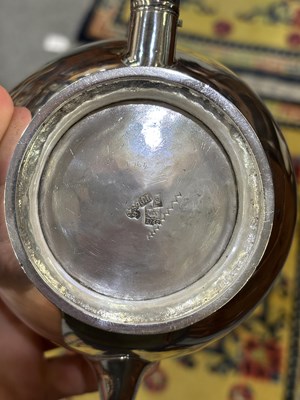 Lot 299 - AN 18TH CENTURY RUSSIAN SILVER TEAPOT