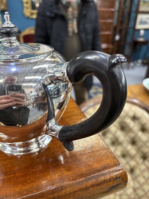 Lot 299 - AN 18TH CENTURY RUSSIAN SILVER TEAPOT