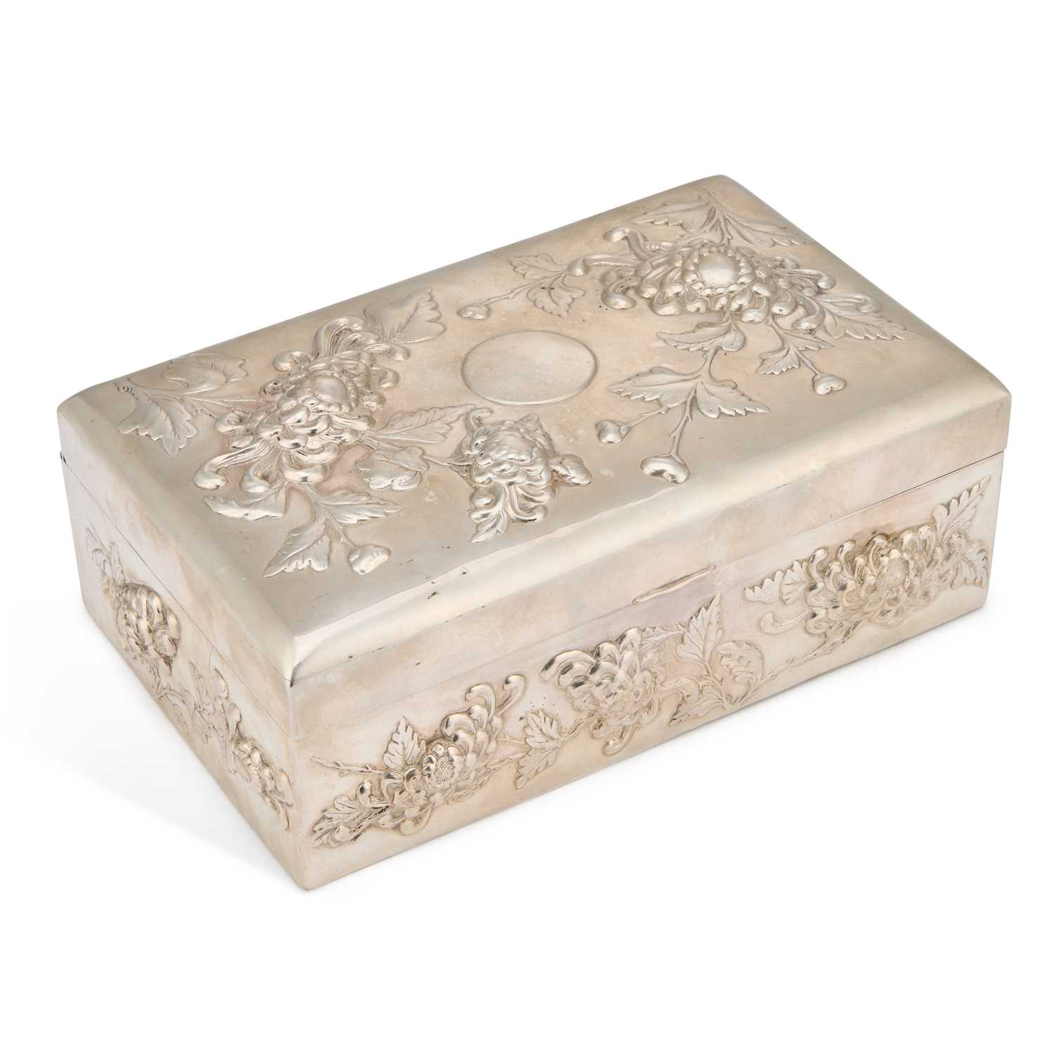 Lot 282 - A LARGE CHINESE SILVER TABLE BOX