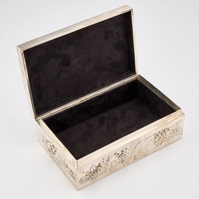 Lot 282 - A LARGE CHINESE SILVER TABLE BOX