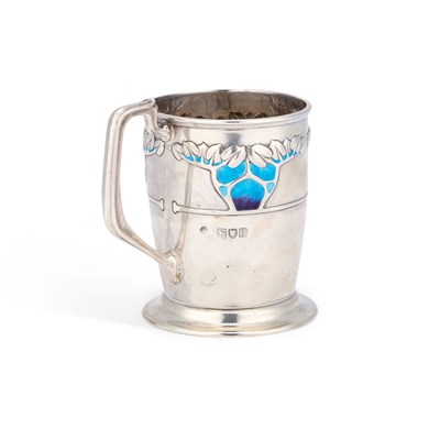 Lot 425 - AN ARTS AND CRAFTS SILVER AND ENAMEL MUG