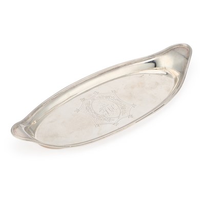 Lot 542 - A GEORGE III SILVER SNUFFERS TRAY