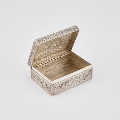 Lot 277 - A 19TH CENTURY CHINESE SILVER SNUFF BOX