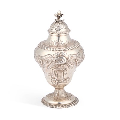 Lot 562 - A GEORGE III SILVER TEA CADDY