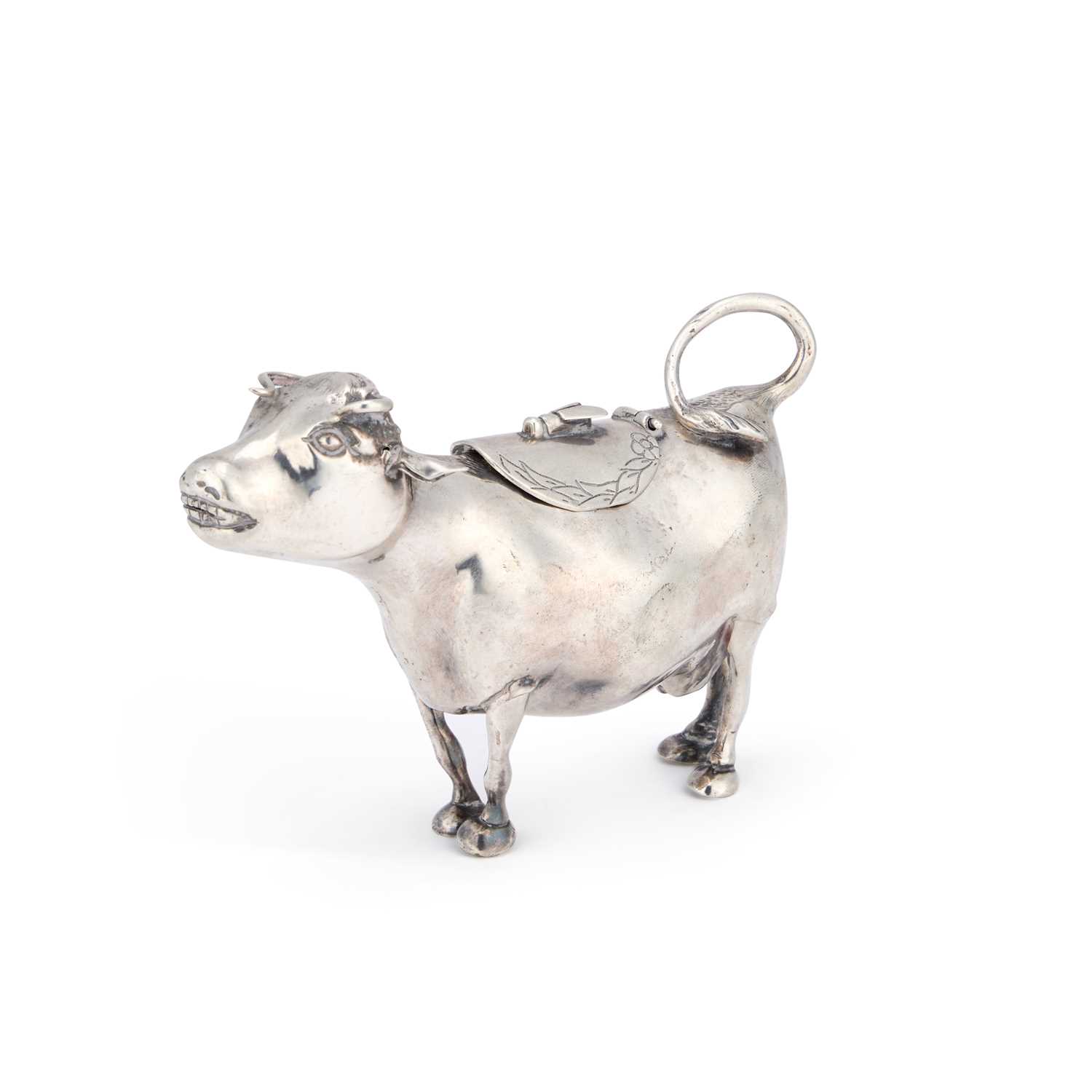 Lot 317 - A 19TH CENTURY CONTINENTAL SILVER COW CREAMER
